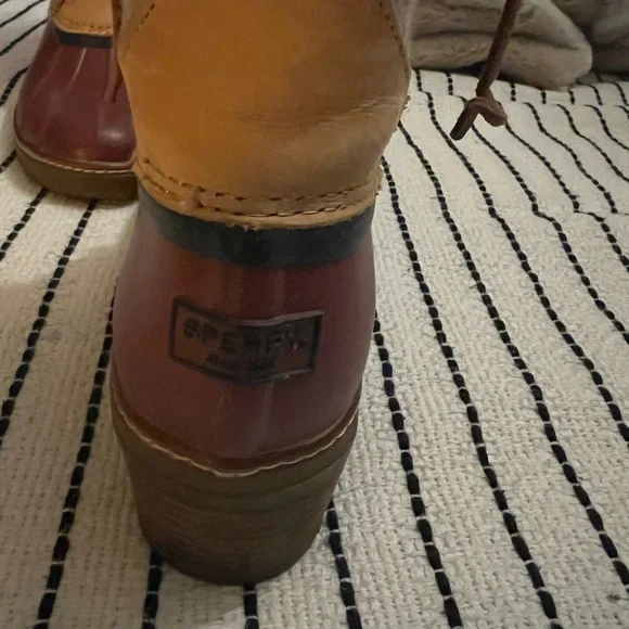 Sperry Burgundy and Tan Chunky Heel Duck Boots, size 9.5 - Picture 7 of 13